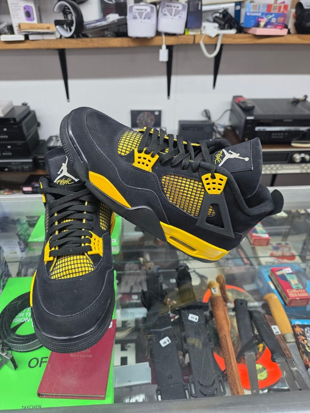 Nike Air Jordan 4 Retro Thunder Black/Tour Yellow DH6927-017 2023 Size 13
